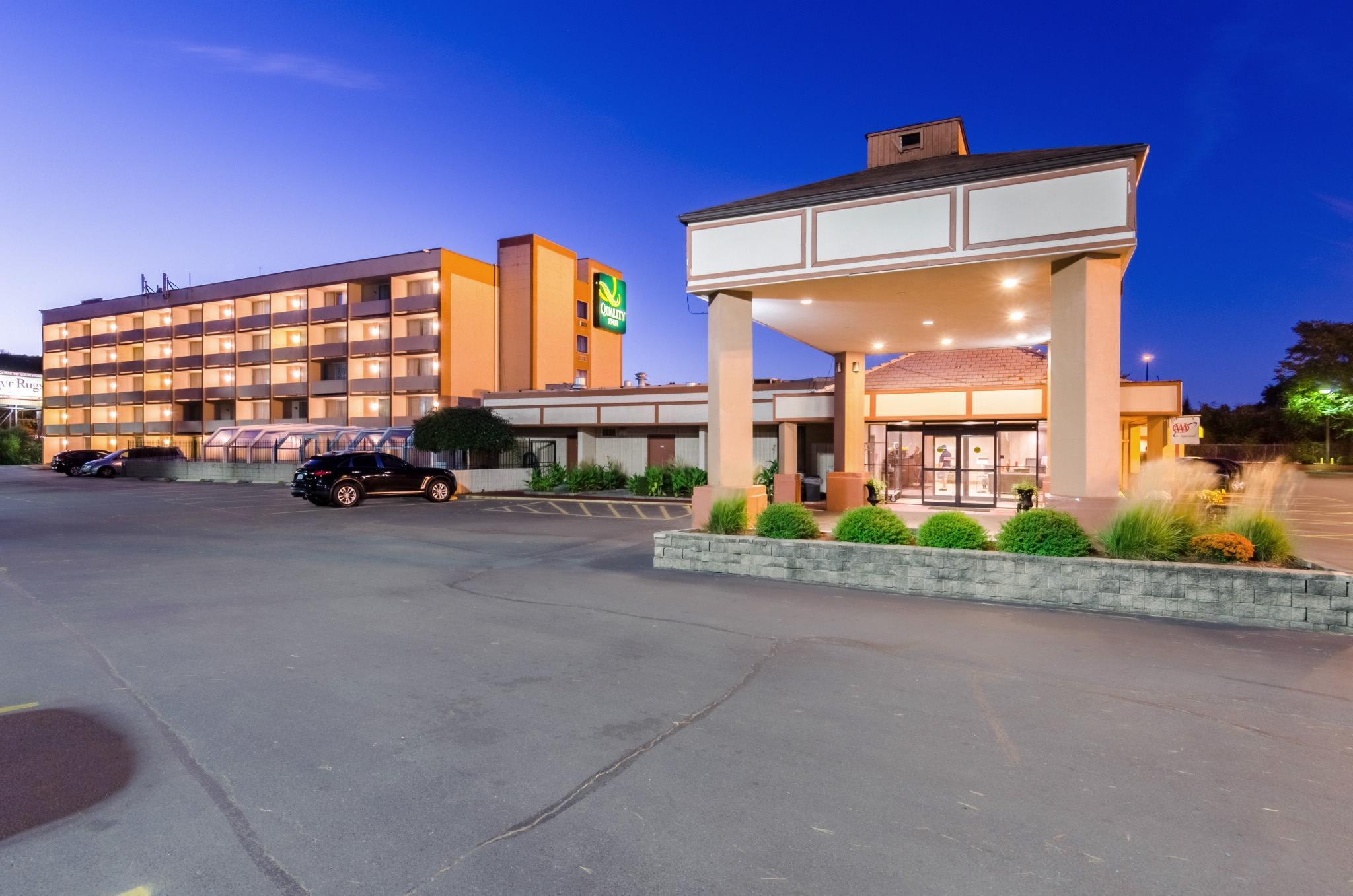 מערב ספרינגפילד Quality Inn מראה חיצוני תמונה