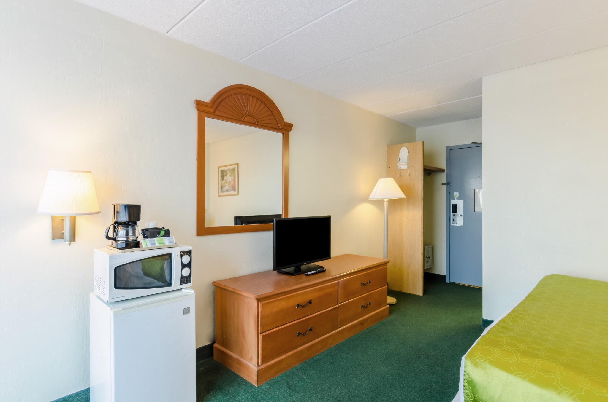 מערב ספרינגפילד Quality Inn מראה חיצוני תמונה